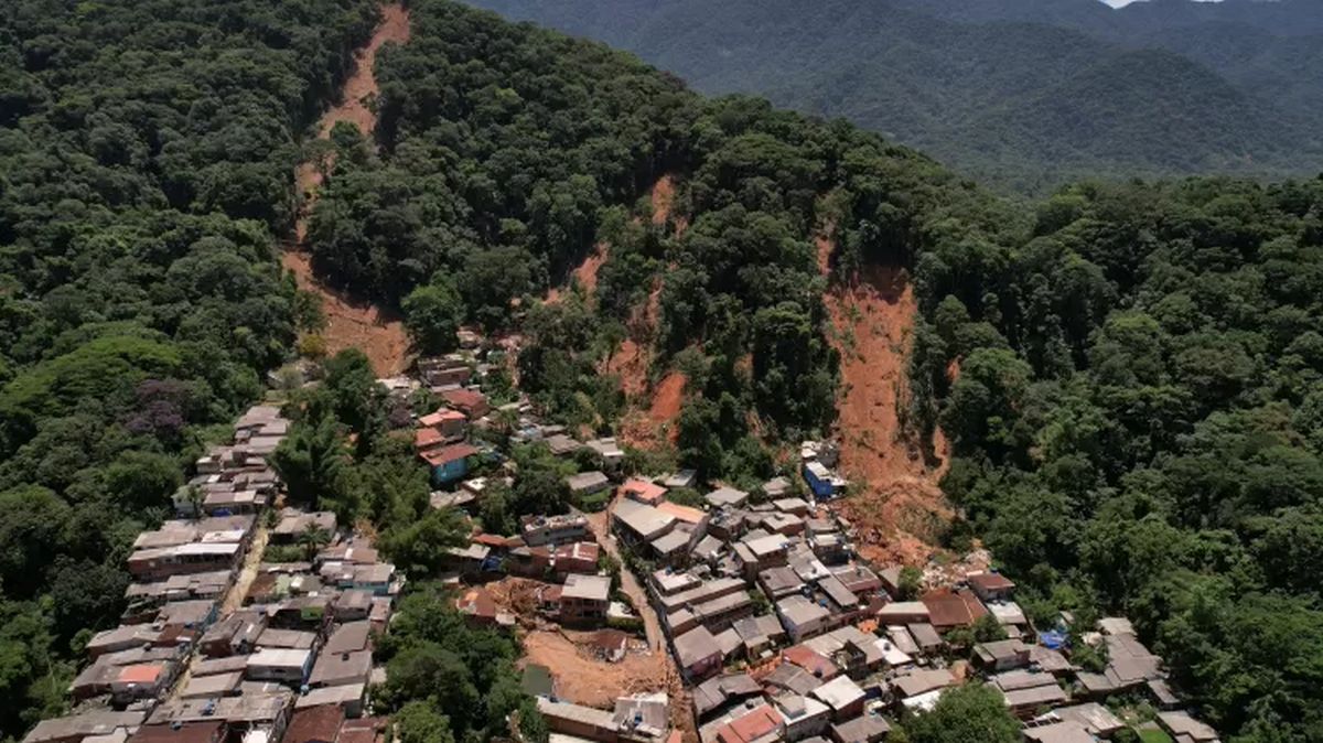 21fev23 varios deslizamentos mortais sao vistos depois de graves na barra do sahy em sao sebastiao 1677060790542 v2