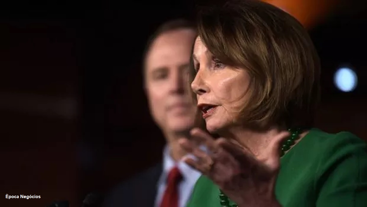 Um ataque da China a Pelosi deve ser tratado como 'declaração de guerra', afirma legislador americano