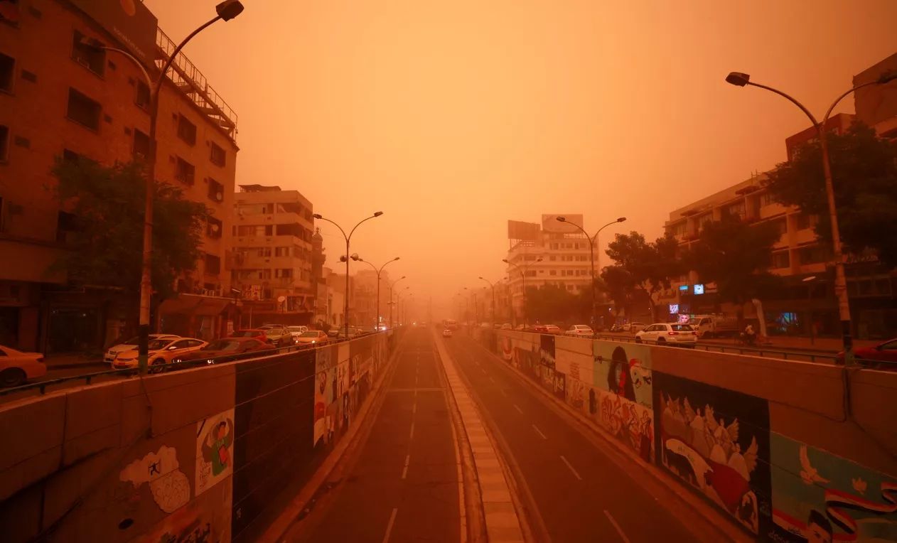 Sucessão de tempestades de areia traz imagens impressionantes