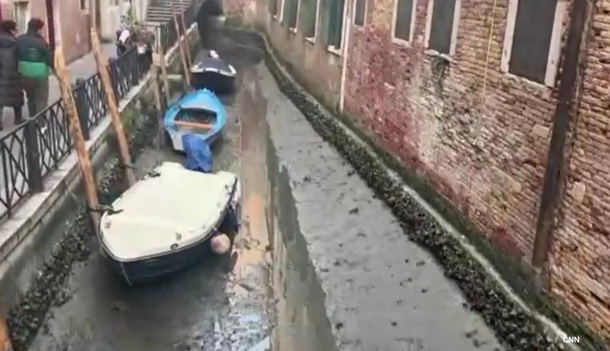 Canais de Veneza secam em meio a temores de falta prolongada de chuva na Itália