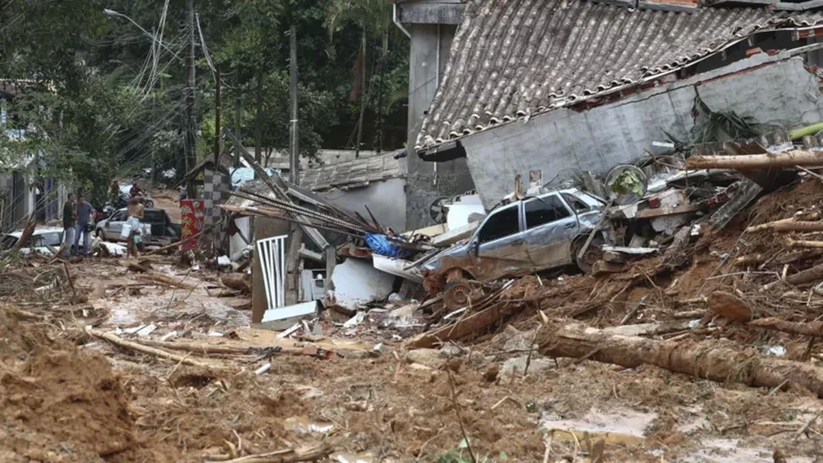 Sobe para 48 o nº de mortos no litoral de SP; mais de 40 estão desaparecidos