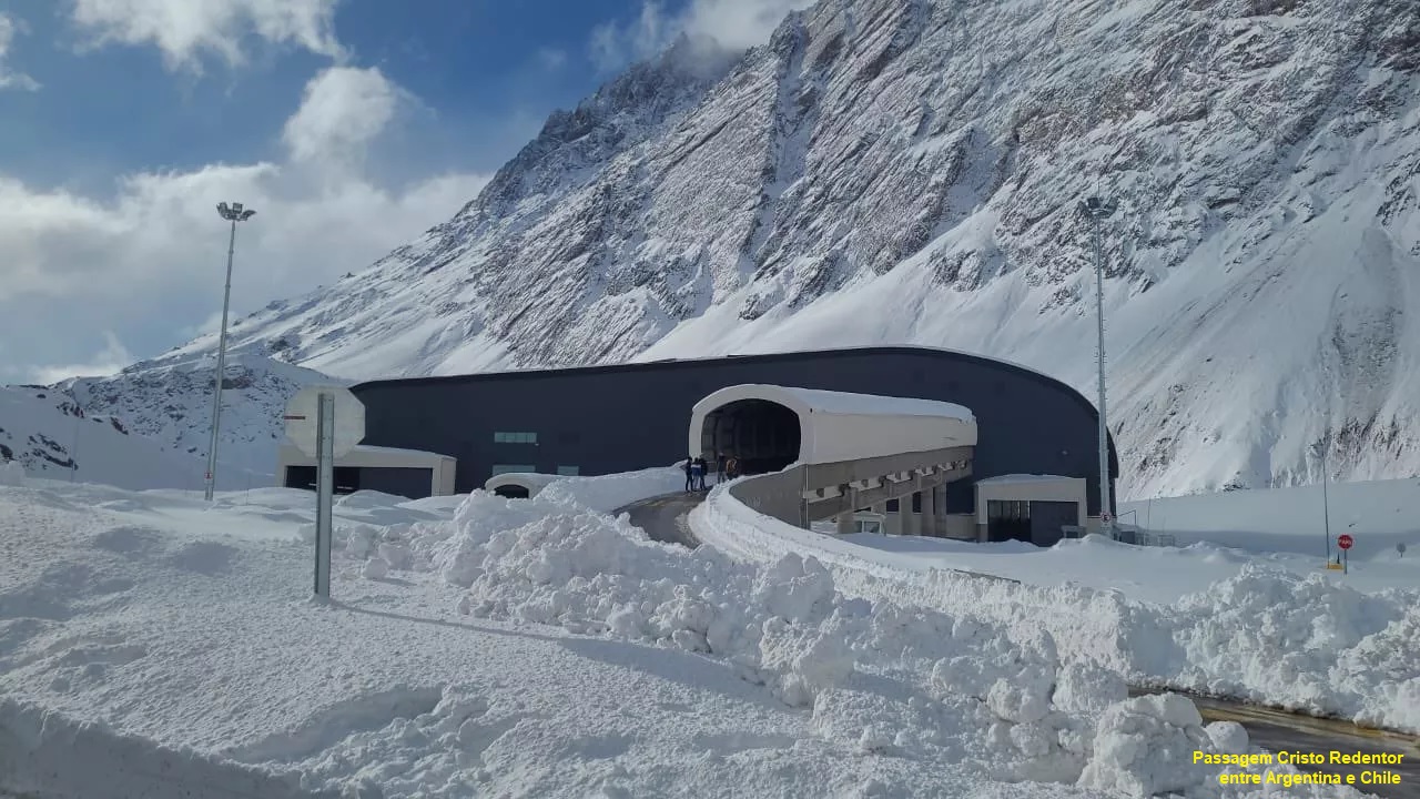 Alerta vermelho por previsão de até cinco metros de neve nos Andes, após calor de 38ºC