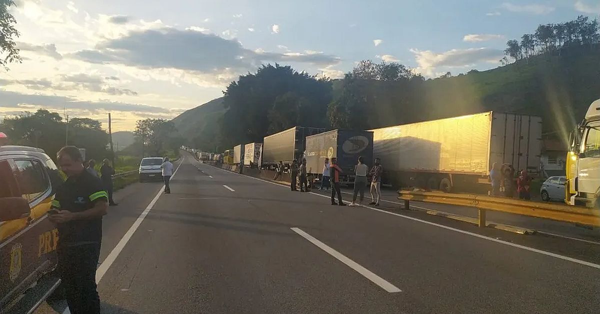 Rodovias são interditadas nesta segunda após vitória de Lula por caminhoneiros