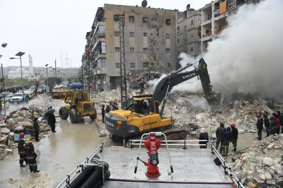 Turquia e Síria somam 9.500 mortos e correm contra o tempo para achar sobreviventes de terremoto