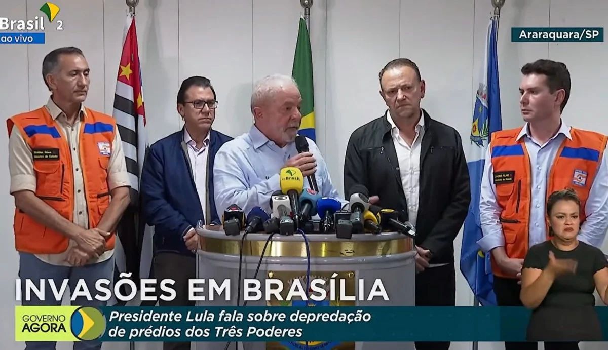 Lula decreta intervenção no DF após vandalismo